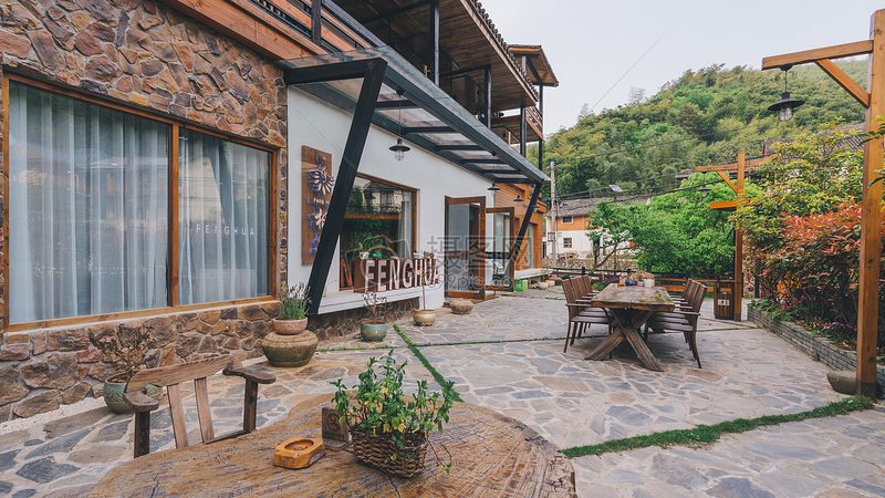 蜜月旅行，住宿环境至关重要。选择酒店时，要关注以下因素：
